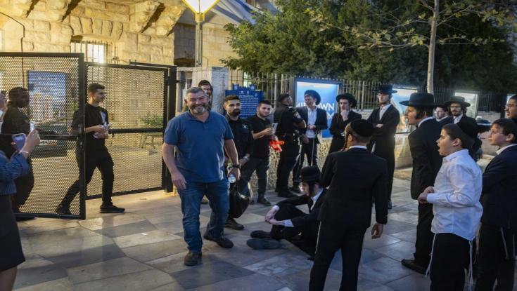 "כופר, תתבייש": חרדים התפרעו בסמוך לכנס מתגייסים בירושלים