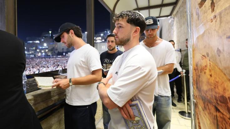 מצמרר: שורדי השבי הגיעו למעמד הסליחות המרכזי בכותל