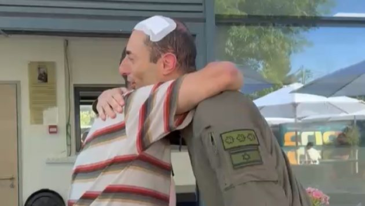 צפו: המפגש המצמרר בין המח"ט והסמג"ד שנפצעו בלבנון