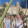 הרב שמואל אליהו וסגן ראש העיר חיים גורן צילום: . סוכות