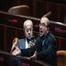 סאמי אבו שחאה ואחמד טיבי במליאת הכנסת  צילום: Yonatan Sindel/Flash90 חדשות
