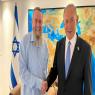 מעוז ונתניהו לאחר החתימה צילום: דוברות פוליטי