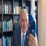 נתניהו והסמארטפון צילום: דוברות הליכוד ברנז'ה