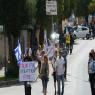 מפגינים מחוץ לביתו של בנט צילום: אבשלום ששוני פלאש 90 חדשות נדלן
