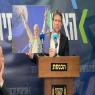סמוטריץ' מחזיק את תמונת סינוואר צילום: דוברות חדשות