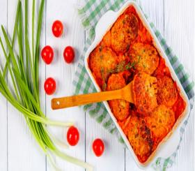 קציצות טונה ברוטב עגבניות צילום: shutterstock