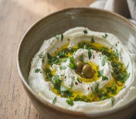 סלט לאבנה טעים צילום: צילום להמחשה (בינה מלאכותית)