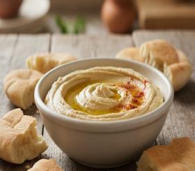 סלט חומוס ולחם צילום: תמונה להמחשה, נוצר באמצעות בינה מלאכותית