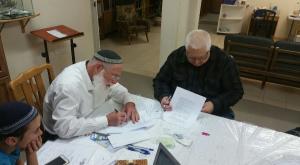 הרב לבנון במכירת חמץ צילום: יחצ חדשות