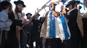 חרדים שורפים דגל ישראל צילום: פלאש 90. יוסי זמיר חדשות