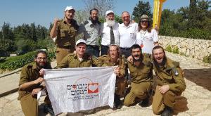 בן דהן,אנשי התנועה וחיילי הרבנות הצבאית צילום: אידית דרוין חינוך