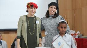 ליאם עם התעודה צילום: אסף אפרתי חינוך