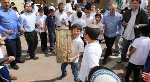 תלמידי בי"ס אהבת ישראל חוגגים את סיומי המסכתות צילום: יח"צ חמ"ד חינוך