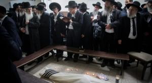 נפרדים מהרב אוירבך צילום: יונתן זינדל/פלאש 90 חדשות