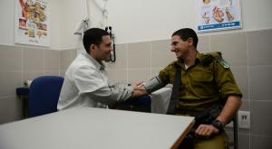 טיפול רפואי בצה"ל צילום: דובר צה"ל חדשות