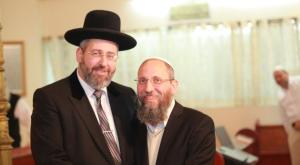 הרב יוסף צבי רימון והרב דוד לאו בחגיגת יום ההולדת צילום: איתן הצלם ברנז'ה
