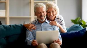 שוחחו באמצעות וידיאו צילום: shutterstock הורים וילדים