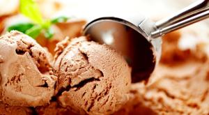 גלידה בנוסח פנטזיה צילום: shutterstock קינוחים ומנות אחרונות