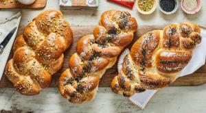 חלה בשלוש קליעות - שמרית צילום: סטודיו בבושקה חלות לחמים ומאפים
