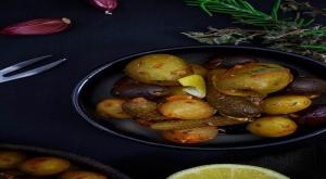  זיתים מוקפצים עם שום ובצל צילום: המותג Teka מנות ראשונות