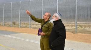 סגן השר בביקורו באוגדה צילום: אריאל חרמוני-משרד הביטחון חדשות