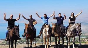 לשכת השר ברכיבה על סוסים צילום: דוברות ברנז'ה