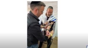 מניח תפילין צילום: ללא חדשות
