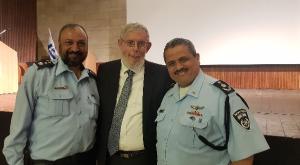 המפכ"ל רוני אלשיך, הרב יהודה ברנדס והרב רמי ברכיהו  צילום: ללא קרדיט ברנז'ה