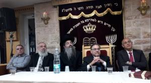 הרב מאיר אלפסי עם הרב ריסקין וראש המועצה רביבי צילום: דוברות אפרת ברנז'ה