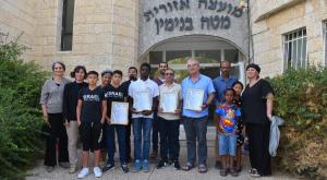 הספורטאים עם ראש המועצה צילום: יהושע מנשה ברנז'ה