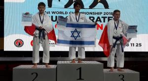 יונתן גרינשפון על הפודיום צילום: באדיבות המשפחה חינוך