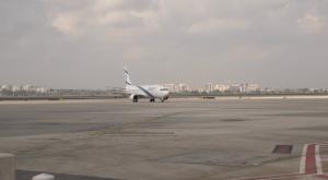 המטוס עם ארונו של זכריה באומל הי"ד נוחת בארץ צילום: דובר צה"ל ביטחון