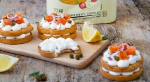 פניני צנימים עם גבינת שמנת וסלמון מעושן צילום: גלי איתן אוכל