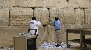 מתכוננים לחג בצל הקורונה צילום: הקרן למורשת הכותל חדשות