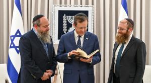 הבנים שטיינזלץ והנשיא הרצוג |  צילום: קובי גדעון, לע"מ ברנז'ה