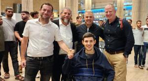 בניה ברץ ואביו בנתב"ג |  צילום: רועי חדי חדשות