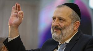 דרעי בתפקיד המתווך צילום: Noam Revkin Fenton/Flash90 פוליטי