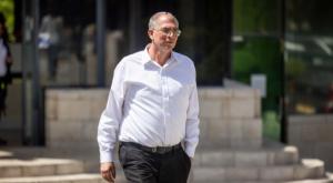 אורבך יוצא מפגישתו הראשונה עם בנט, היום צילום: Yonatan Sindel/Flash90 פוליטי
