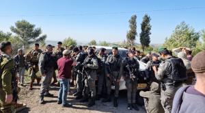 רגעים לפני תחילת החרמת הציוד צילום: ברל'ה קרומבי התיישבות