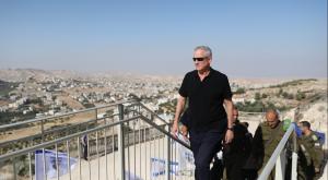 שר הביטחון בסיור באוגדת איו"ש  צילום:  אלעד מלכה חדשות