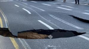 הבולען בנתיבי איילון צילום: דוברות המשטרה חדשות