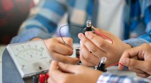 האם היהדות סותרת את המדע? צילום: Sophon Nawit,Shutterstock פרשת וארא
