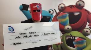 הזוכה בחמישה מיליון שקלים בלוטו  צילום: דוברות  חדשות