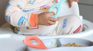 כפית מיוחדת שמאפשרת לתינוק לאכול לבד צילום: יחצ חו"ל  הורים וילדים