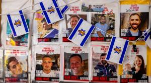 מחכים לחטופים |  צילום: Chaim Goldberg,Flash90 פרשת משפטים