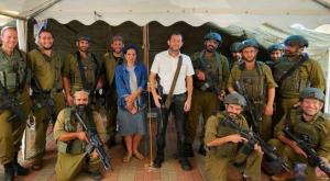 יוסי דגן עם כיתות הכוננות צילום: מועצה איזורית שומרון חדשות
