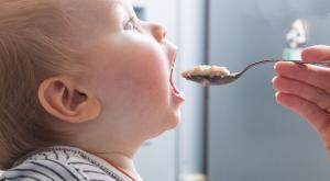 תינוק אוכל, אילוסטרציה צילום: shutterstock חדשות