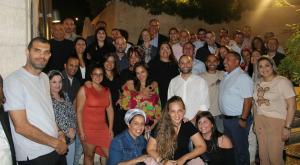 רון וחבריה מהעבודה צילום: ללא חינוך