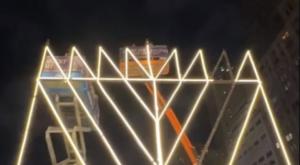 החנוכיה הענקית בניו יורק צילום: שגרירות ישראל באו"ם יהדות