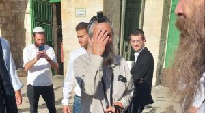 מיכאל פואה והתפילין בהר הבית צילום: בידינו חדשות